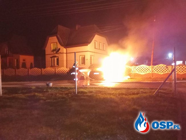 Nocny pożar BMW i porsche w Branicach! OSP Ochotnicza Straż Pożarna