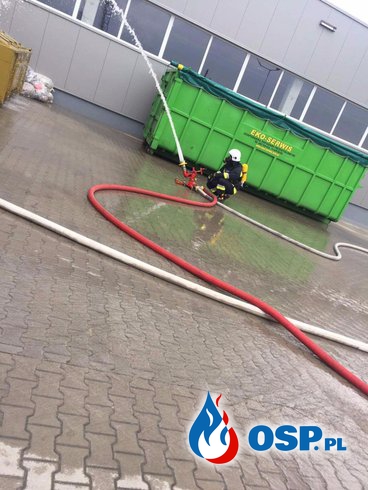 Ćwiczenia w zakładzie meblowym OSP Ochotnicza Straż Pożarna