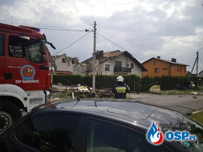 Trąba powietrzna nad Kaniowem uszkodziła 23 budynki. Na miejscu działa 130 strażaków OSP i PSP. OSP Ochotnicza Straż Pożarna