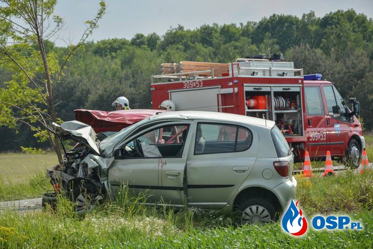 Czołowy wypadek pod Opolem. 27-letni sprawca był pijany. OSP Ochotnicza Straż Pożarna