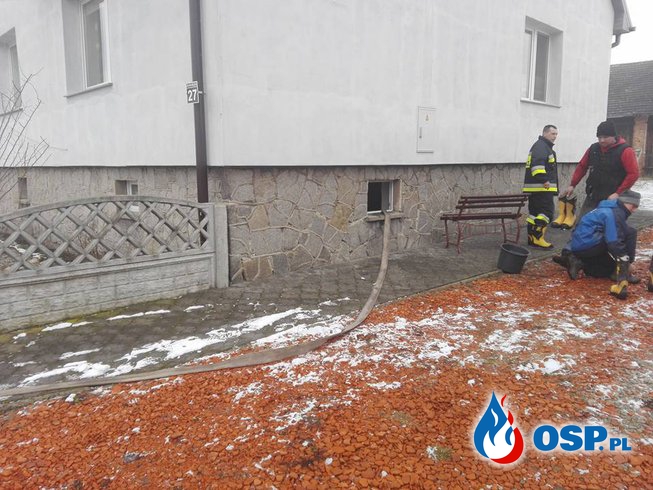 04/2016 Pompowanie wody z zalanej piwnicy OSP Ochotnicza Straż Pożarna