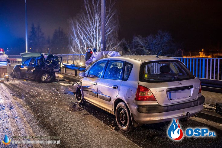 6 osób trafiło do szpitala po wypadku w Kluczborku. Zderzyły się 3 samochody. OSP Ochotnicza Straż Pożarna