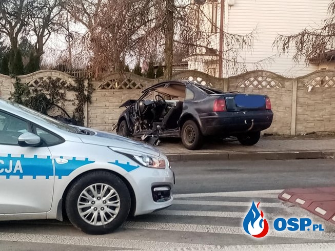 Dwie osoby nie żyją, trzecia walczy o życie. Zderzenie auta z ciężarówką w Czajowicach. OSP Ochotnicza Straż Pożarna