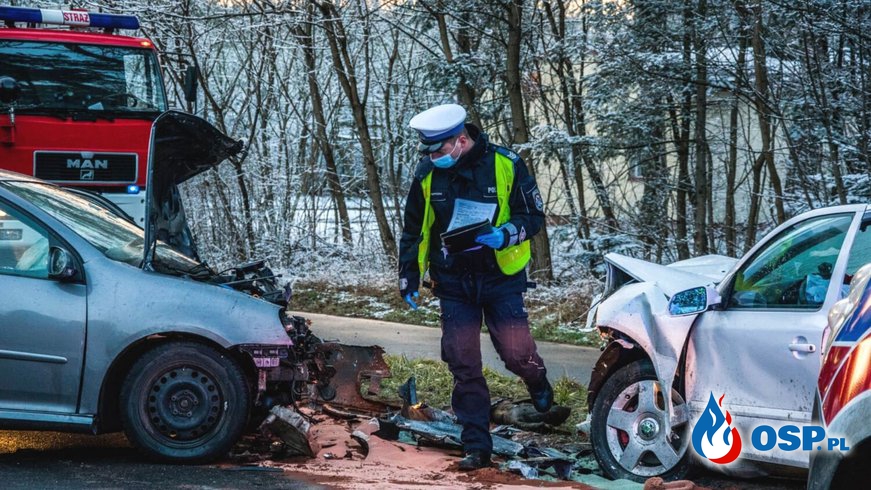 Strażak OSP ratował ofiary wypadku. "Dlaczego inni tylko stoją i się gapią?" OSP Ochotnicza Straż Pożarna