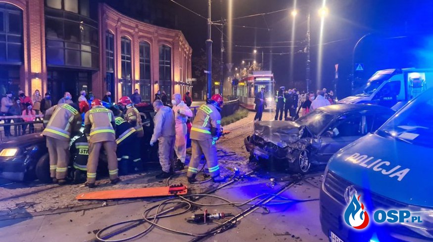 Pijany kierowca BMW spowodował wypadek w Łodzi. Jedna osoba zginęła. OSP Ochotnicza Straż Pożarna