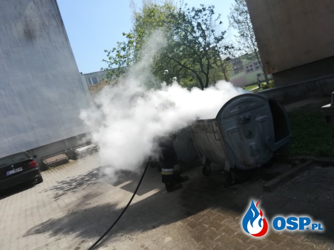 Pożar śmieci przy blokach w Glinojecku OSP Ochotnicza Straż Pożarna