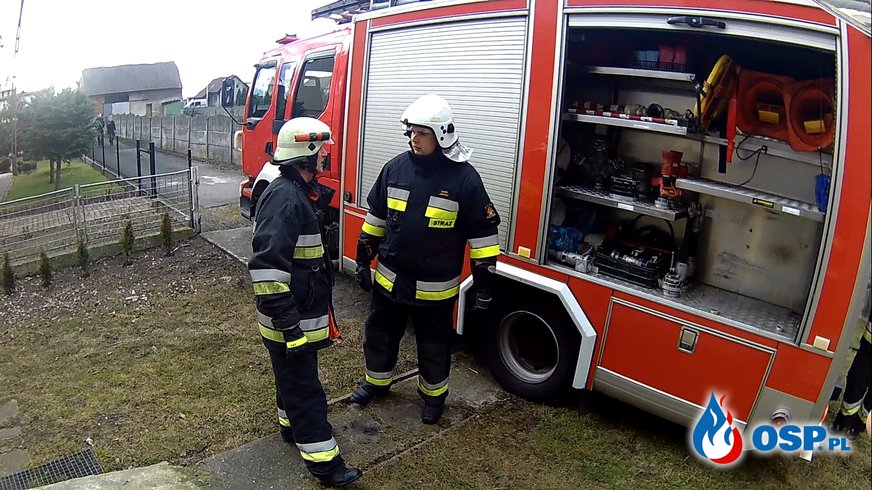 Pożar mieszkania w Kobylicach - 1 osoba zabrana przez ZRM OSP Ochotnicza Straż Pożarna