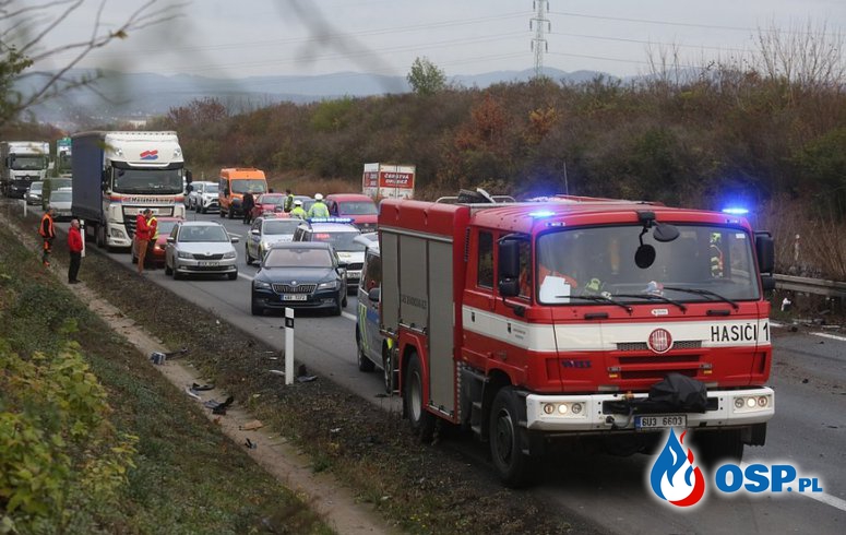 72-latek jechał pod prąd autostradą. Skończyło się wypadkiem śmiertelnym. OSP Ochotnicza Straż Pożarna