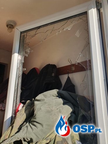 Wybuch gazu w Kosztowie. Eksplozja zniszczyła drzwi i okna. OSP Ochotnicza Straż Pożarna
