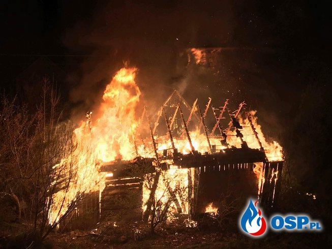 Groźny pożar budynku gospodarczego! OSP Ochotnicza Straż Pożarna