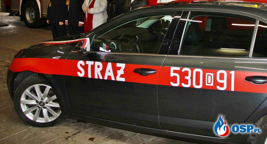 Urzędnicy z Polkowic przekazali swoją limuzynę strażakom OSP Ochotnicza Straż Pożarna