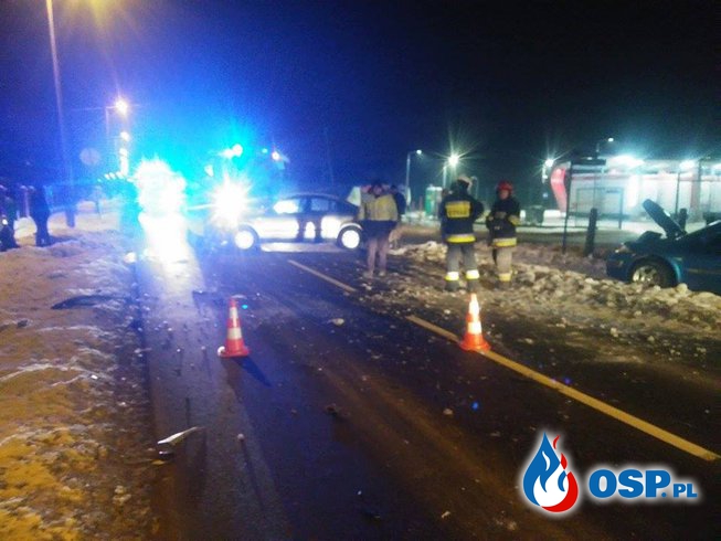 Nocny wypadek dwóch samochodów osobowych OSP Ochotnicza Straż Pożarna