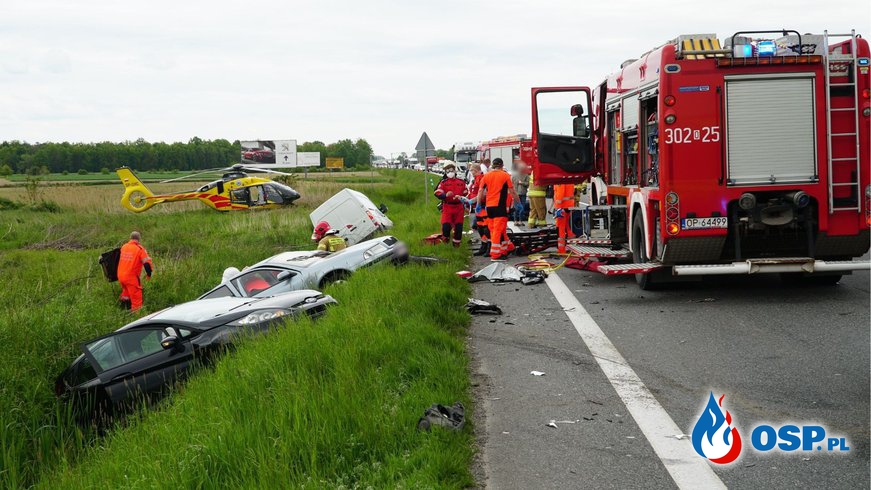 Trzy samochody w rowie. Groźny wypadek na obwodnicy Opola. OSP Ochotnicza Straż Pożarna