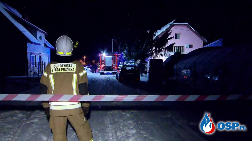 Rodzinna tragedia pod Pułtuskiem. Dwie osoby nie żyją po wybuchu pieca w domu jednorodzinnym. OSP Ochotnicza Straż Pożarna