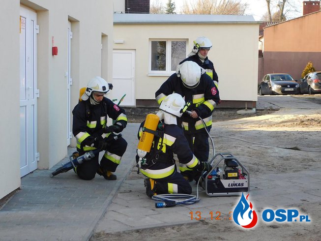 Ulatniający się gaz w ZS Laski OSP Ochotnicza Straż Pożarna