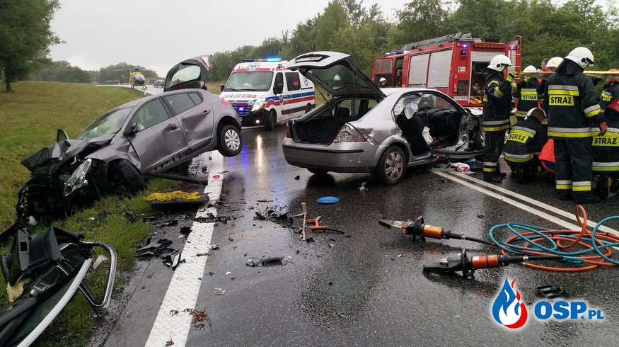 Wypadek na łuku drogi, na zjeździe z A4 w Balicach. OSP Ochotnicza Straż Pożarna