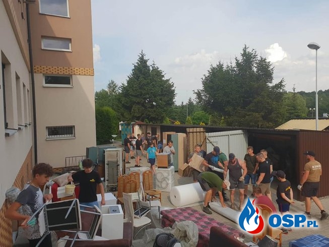 Strażacki konwój darów ruszył na Podkarpacie. Zbiórkę zorganizowały OSP z Jankowic i Świerklan. OSP Ochotnicza Straż Pożarna