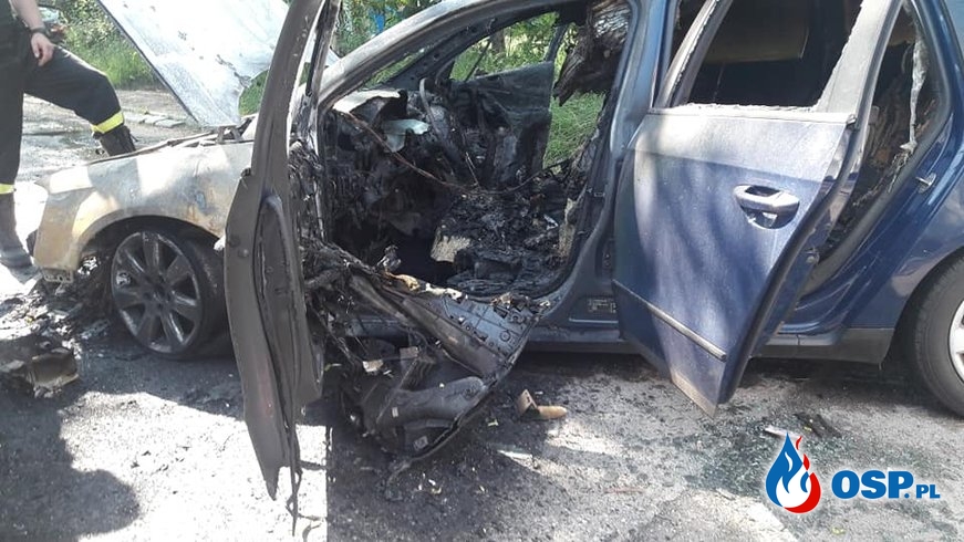 Samochód "gubił olej", po czym stanął w płomieniach. Akcja w Bytomiu-Miechowicach. OSP Ochotnicza Straż Pożarna