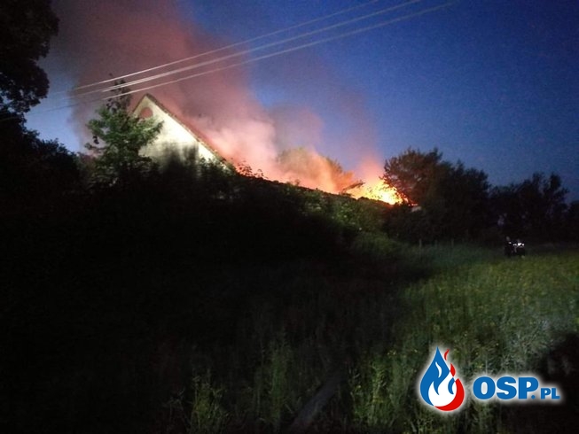 Spłonęła opuszczona stodoła. Prawdopodobnie doszło do podpalenia. OSP Ochotnicza Straż Pożarna