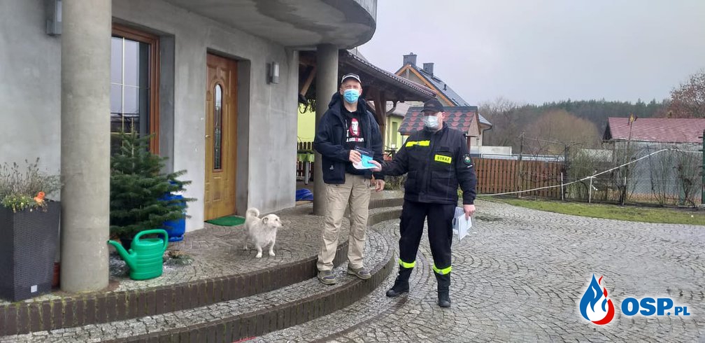Dystrybucja ulotek w ramach ogólnopolskiej akcji szczepień przeciw COVID-19 OSP Ochotnicza Straż Pożarna