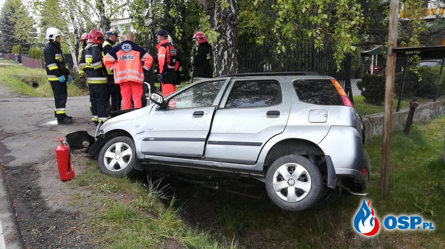 Wypadek samochodu osobowego na DW 955 - 27 kwietnia 2019r. OSP Ochotnicza Straż Pożarna