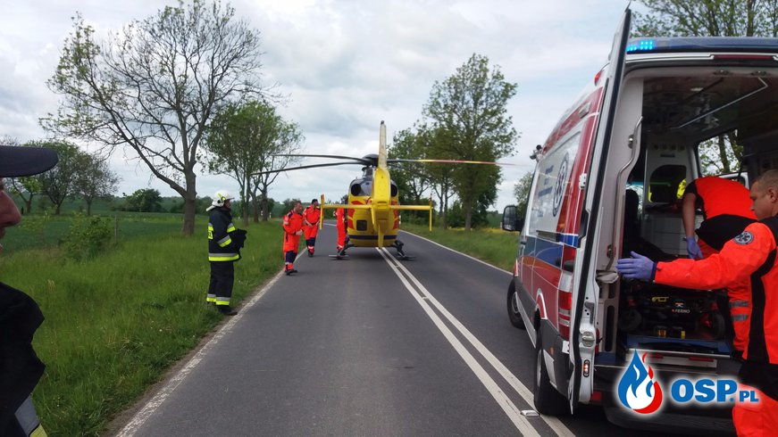 Wypadek na DW nr 125- Autem podróżowało 5 osób. OSP Ochotnicza Straż Pożarna
