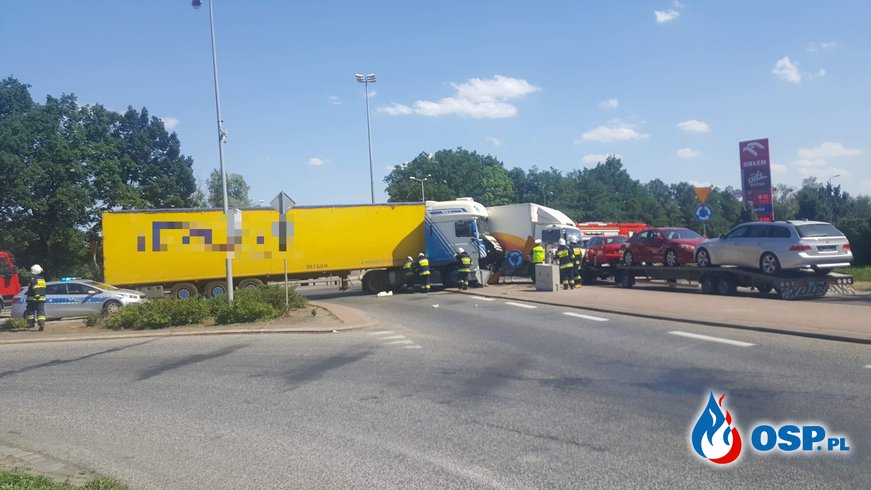 Kolizja dwóch samochodów ciężarowych OSP Ochotnicza Straż Pożarna