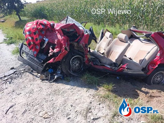 Tragiczny finał czołowego zderzenia dwóch aut. Zginął 78-letni kierowca. OSP Ochotnicza Straż Pożarna