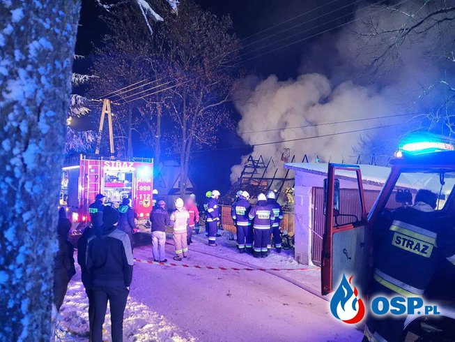 Drewniany dom stanął w ogniu. 43-latka nie udało się uratować. OSP Ochotnicza Straż Pożarna