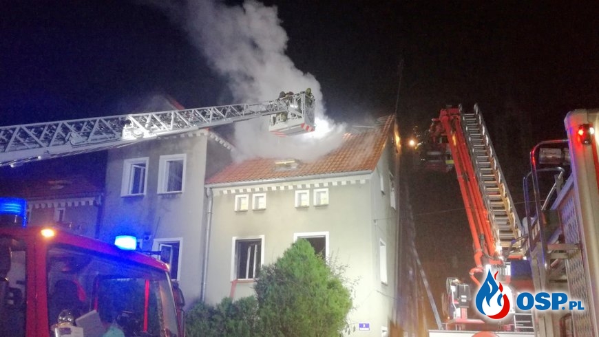 Dwie osoby zginęły w pożarze budynku w Pieszycach. Troje lokatorów udało się uratować. OSP Ochotnicza Straż Pożarna