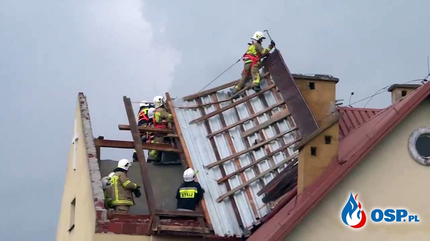 Trąba powietrzna w Małopolsce uszkodziła 60 budynków. Ponad 3 tysiące interwencji strażaków. OSP Ochotnicza Straż Pożarna