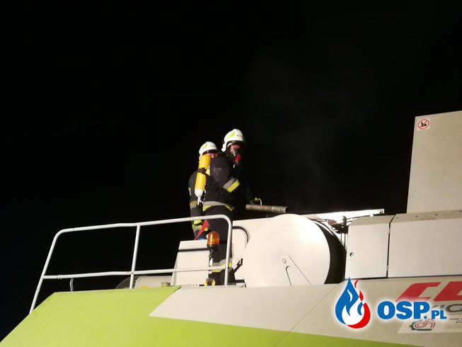 Pożar kombajnu podczas prac polowych OSP Ochotnicza Straż Pożarna