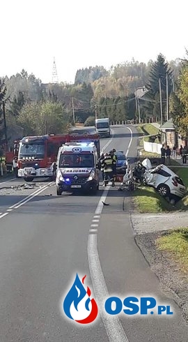 Wyjechała autem na czołowe zderzenie z ciężarówką. 55-letnia kobieta zginęła na miejscu. OSP Ochotnicza Straż Pożarna