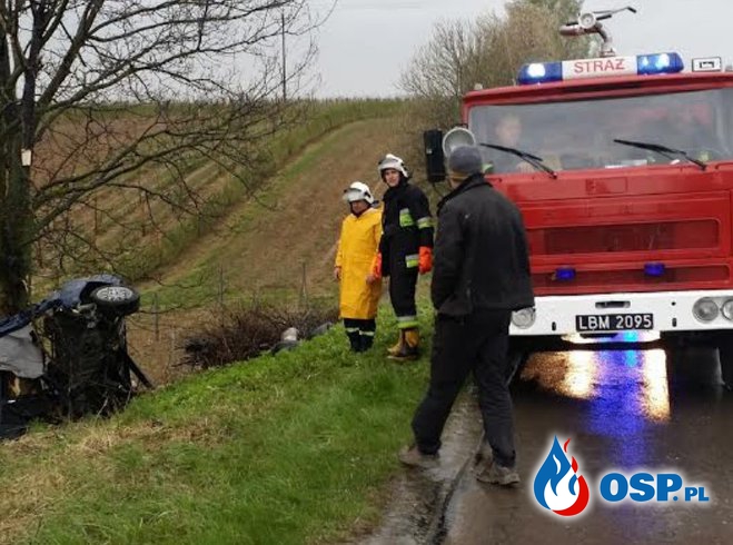 BMW rozpadło się na dwie części. 18-letniego kierowcy nie udało się uratować! OSP Ochotnicza Straż Pożarna