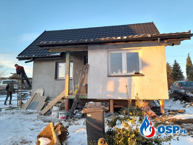 Strażacy i sąsiedzi odbudowali dom po pożarze. Udało się w rekordowym tempie. OSP Ochotnicza Straż Pożarna