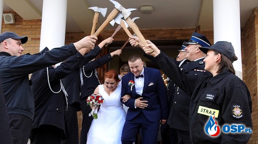 Ślub strażaka. Jak powinien wyglądać? Co wolno? Jakie są zwyczaje? OSP Ochotnicza Straż Pożarna