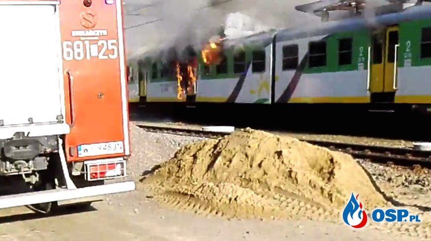 Pożar pociągu w podwarszawskiej Zielonce. Dwie osoby w szpitalu. OSP Ochotnicza Straż Pożarna