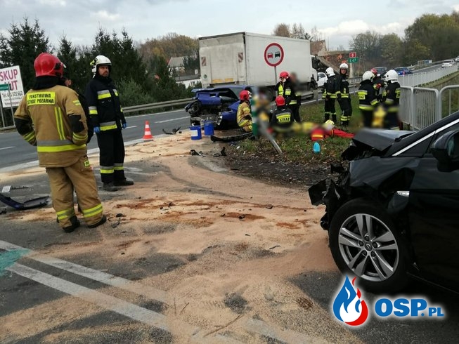 Zderzenie czterech pojazdów na DK8 w Kłodzku. OSP Ochotnicza Straż Pożarna