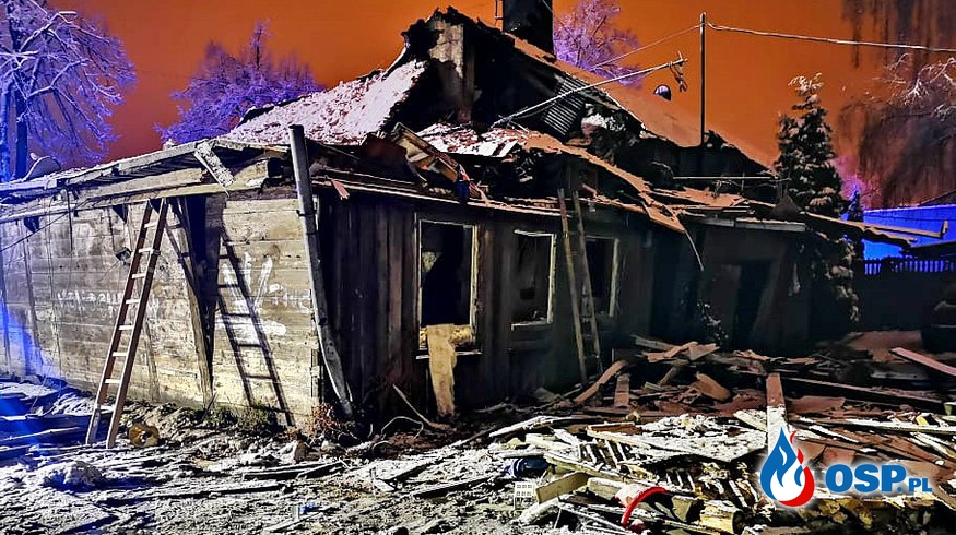 Wybuch gazu w drewnianym domu w Pabianicach. Pod gruzami znaleziono zwłoki. OSP Ochotnicza Straż Pożarna