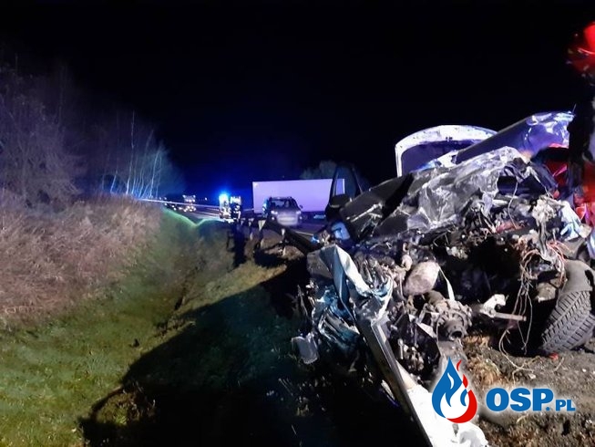 29-latek zginął w zderzeniu dwóch aut osobowych i ciężarówki na DK75 OSP Ochotnicza Straż Pożarna