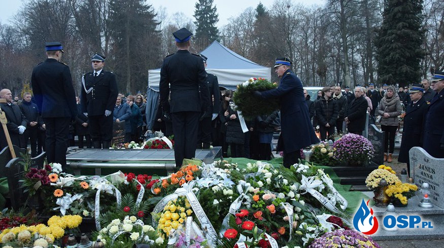 Pogrzeb Arkadiusza Nizioła. Pożegnano go ze strażackimi honorami. OSP Ochotnicza Straż Pożarna