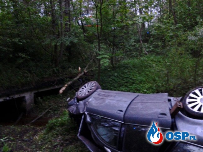 Młody kierowca zginął w wypadku. Jego pasażerka twierdzi, że chciał się zabić. OSP Ochotnicza Straż Pożarna