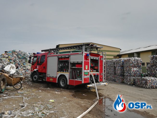 Pławce - pożar w sortowni odpadów komunalnych OSP Ochotnicza Straż Pożarna