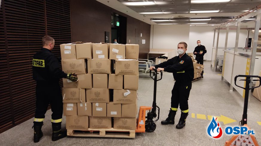 Strażacy pomagają w organizacji szpitala na Stadionie Narodowym OSP Ochotnicza Straż Pożarna