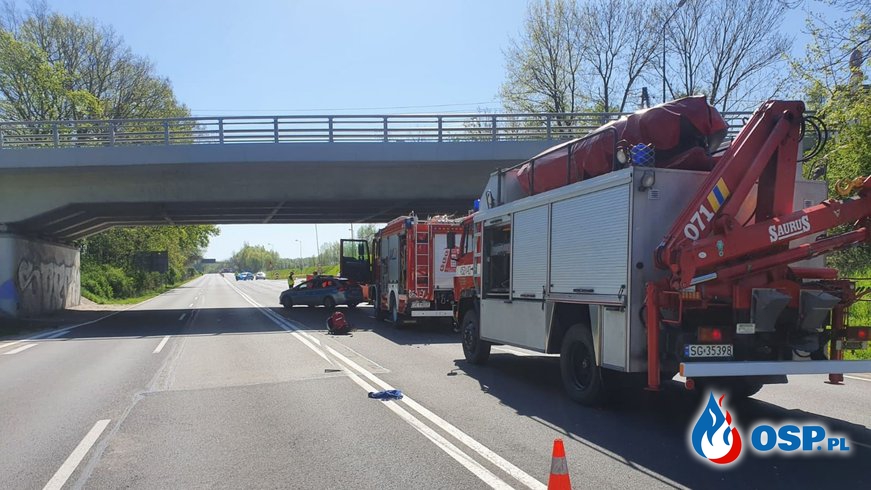Dwa wypadki na DK88 w Gliwicach. W jednym z nich zginął znany lekarz. OSP Ochotnicza Straż Pożarna