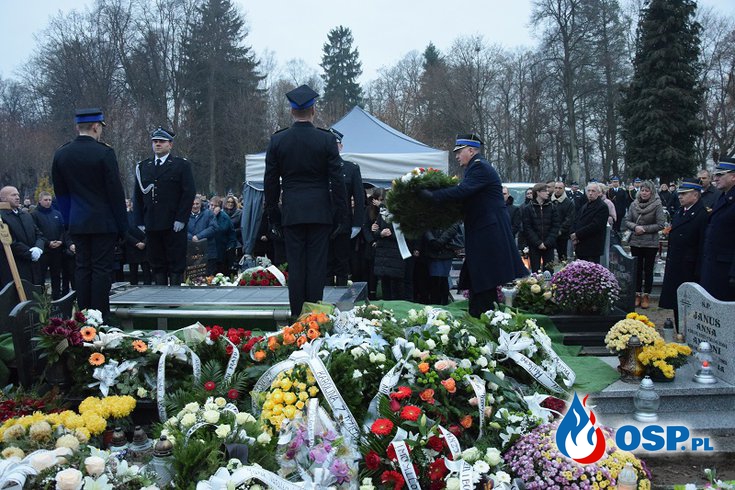 Pogrzeb Arkadiusza Nizioła. Pożegnano go ze strażackimi honorami. OSP Ochotnicza Straż Pożarna