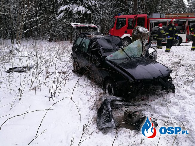 Wypadek na DW671. Nie żyje kierowca. OSP Ochotnicza Straż Pożarna