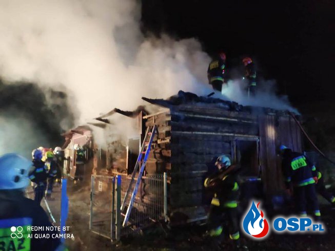 Drewniany dom w ogniu. Groźny pożar w Lipnicy Wielkiej. OSP Ochotnicza Straż Pożarna