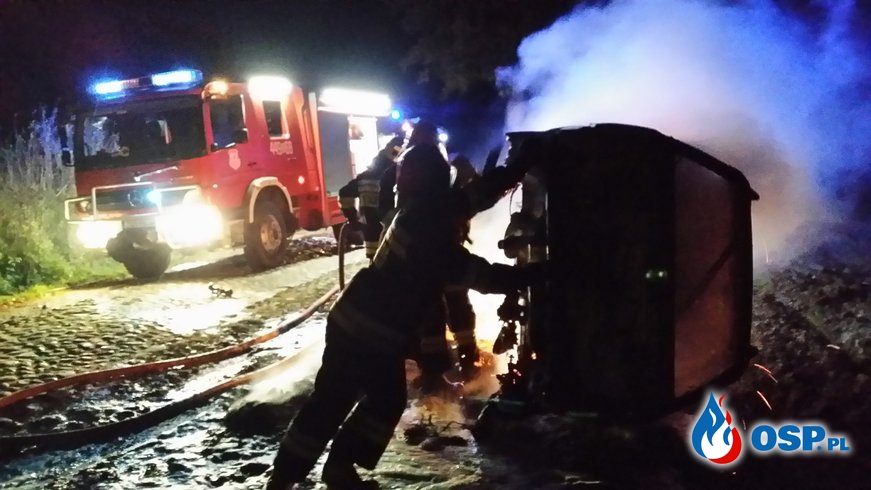 Pożar auta w okolicy miejscowości Sadlenko (gm. Trzebiatów) OSP Ochotnicza Straż Pożarna