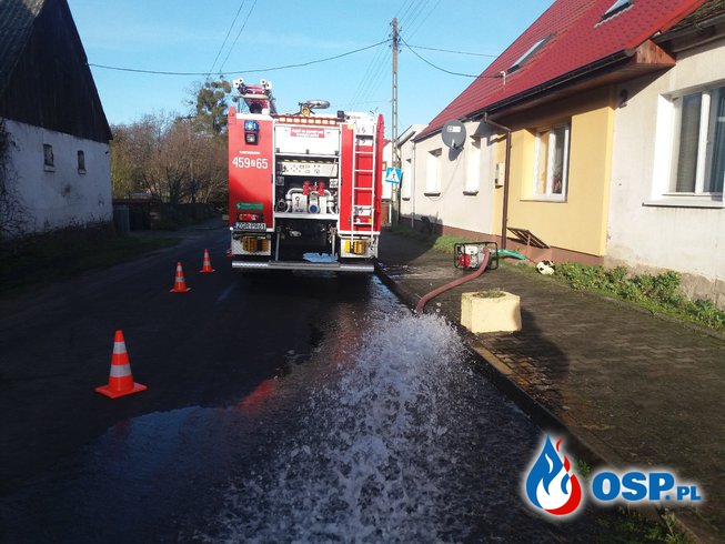 Woda gruntowa  zalała dwie piwnice OSP Ochotnicza Straż Pożarna